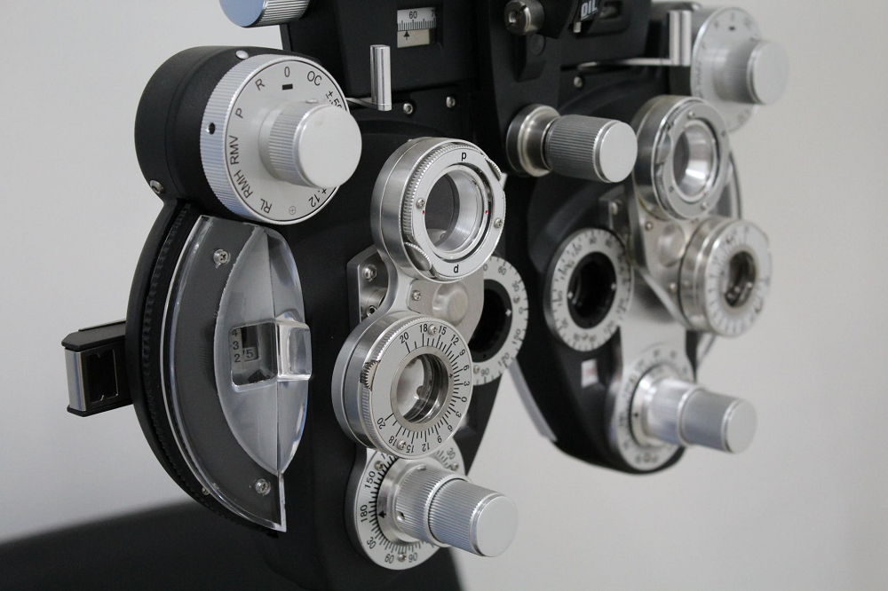 Meter instrument for eye examination