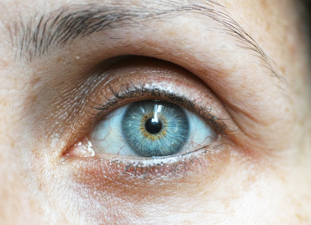 woman blue eye